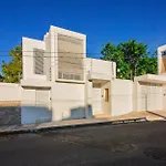 Private House Downtown, Private Pool